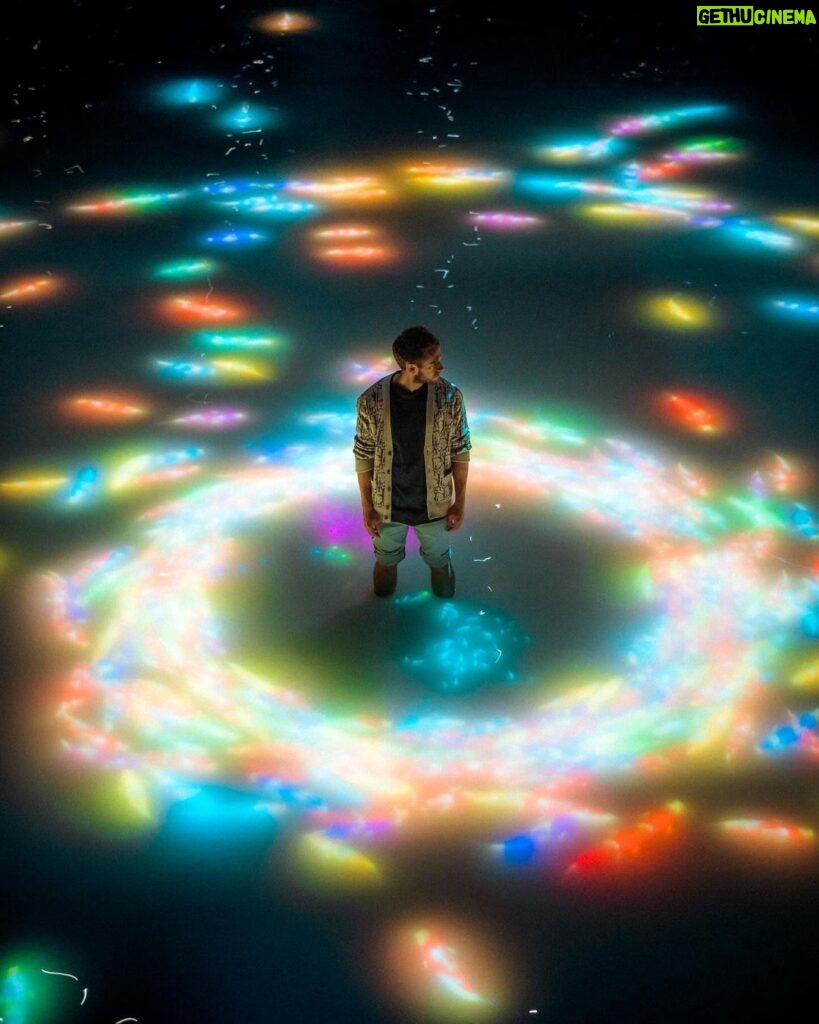 Zedd Instagram - 🛸 No gravity 🪐 📸: @ai.visuals @teamlab.planets