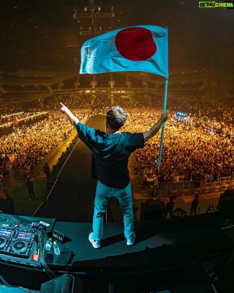 Zedd Instagram - ARIGATÕ GOZAIMASU JAPAN 🇯🇵. I will be back very soon ♥ 📸: @ai.visuals 🎥: @nickfarrar Tokyo, Japan