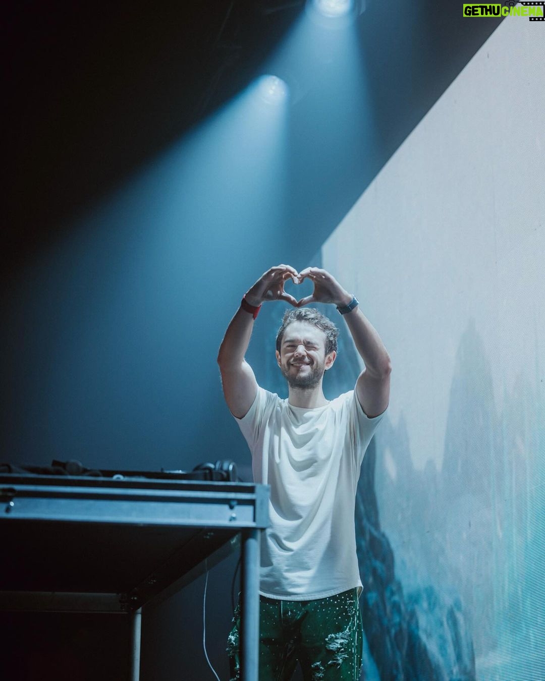 Zedd Instagram - HAPPY NEW YEAR 🎊. What an amazing way to ring in to the new year 🥲. I hope 2024 is the year we can all amplify the love we spread and cut out hate ♥️. Peace out ✌️