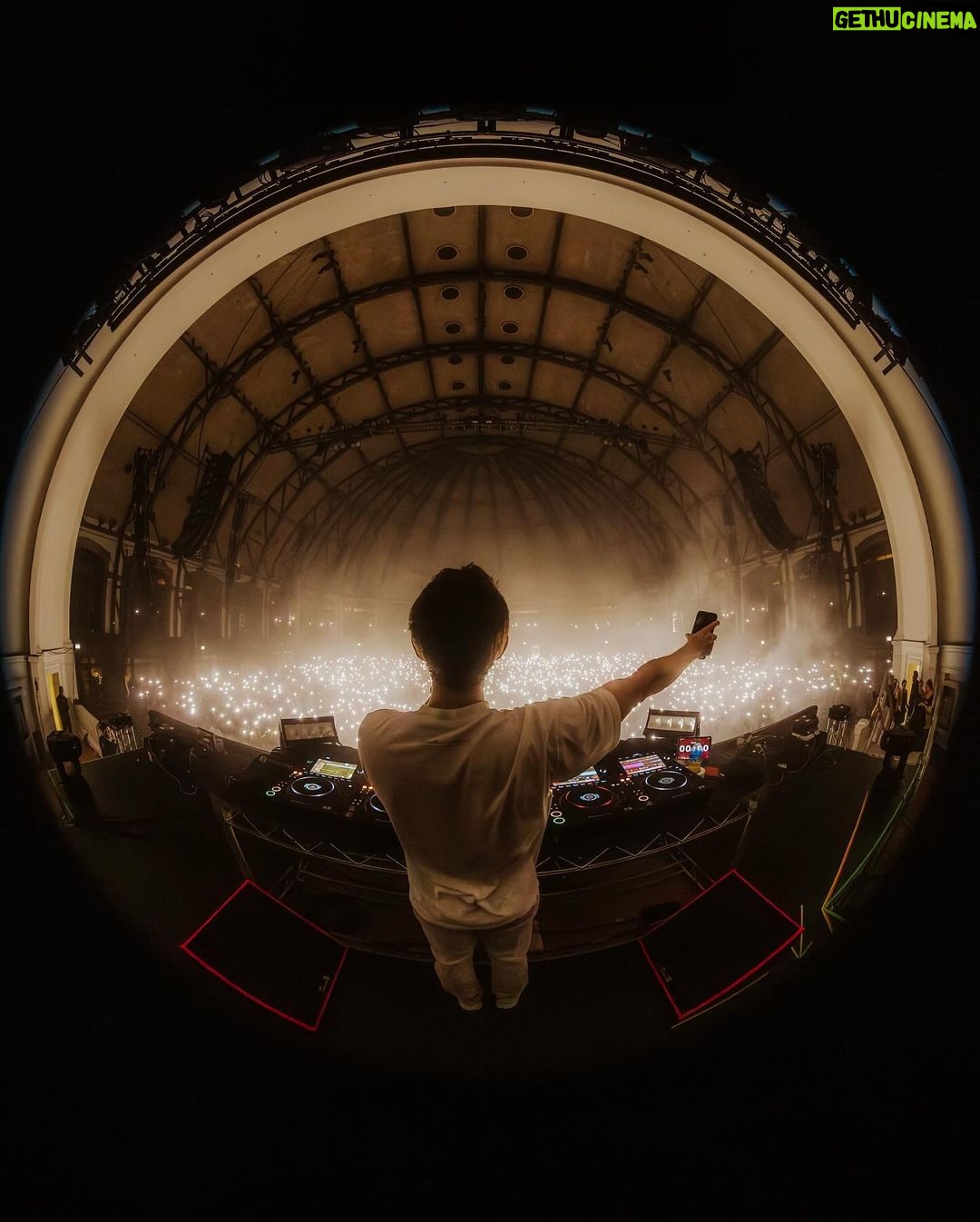 Zedd Instagram - Ughhhhh Chicago that was one of my fav shows of the year!!!! Thank you thank you thank you!!! Off the Vegas we go!!! ✈️ Chicago, Illinois