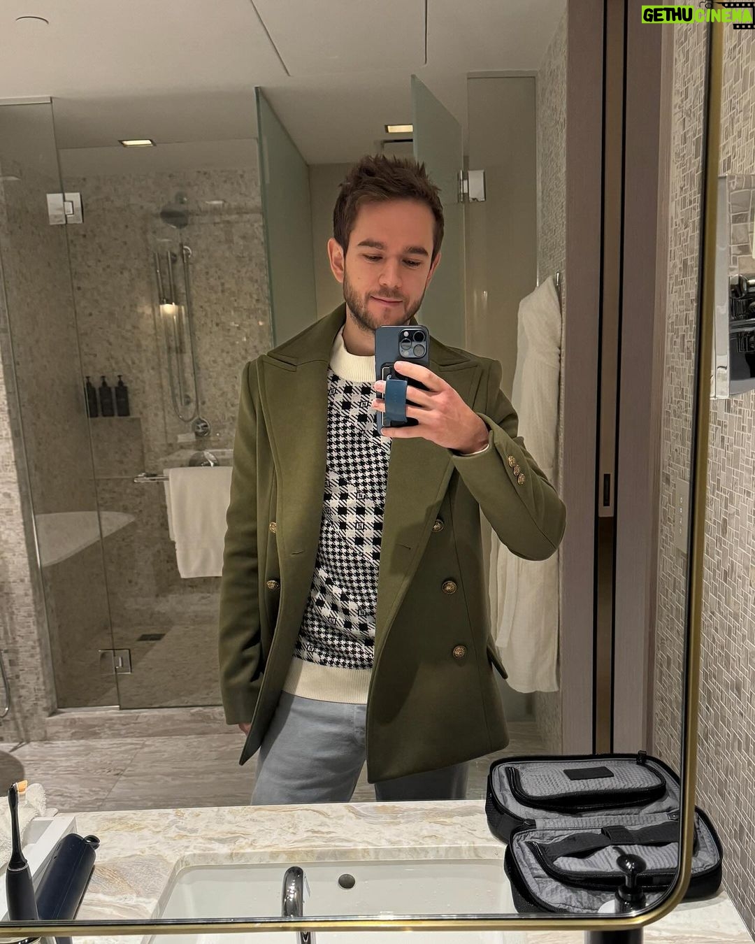 Zedd Instagram - the photo dump canister has filled up. happy holidays 🎊♥️