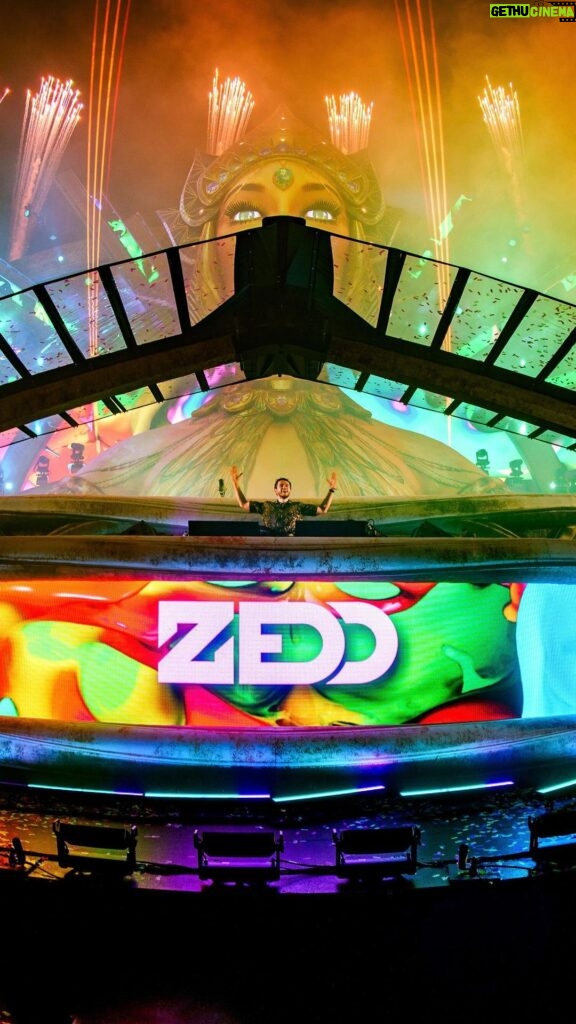 Zedd Instagram - Those oh-so happy moments with @Zedd at #kineticFIELD...🎶 Take us back!🫶 #EDCOrlando Electric Daisy Carnival - EDC Orlando