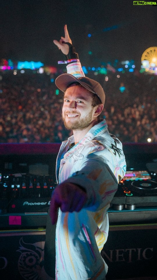 Zedd Instagram - ¡Bailando en el nombre del amor con @zedd! ✨♥️ #EDCMéxico Electric Daisy Carnival - EDC Mexico