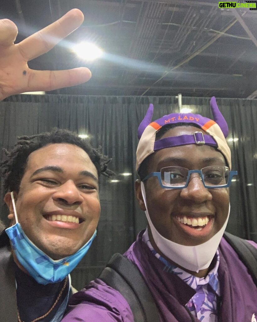 Zeno Robinson Instagram - HealthPotion.wav I was told I don’t take enough pictures of myself, so I wanted to start documenting more and the people who are important to me more, and now I’m showing all of you :) MOMOCON WINTERFEST was mad fun!!! Atlanta has a lot of great food and great people and now I feel like I’m prepared for Season 3 🙏🏾 also if I lived here I would live at Battle and Brew (thank you Ashe) Also I got a Keyblade for Christmas and it’s pretty clear how I feel about it. (Thank you Phillip)