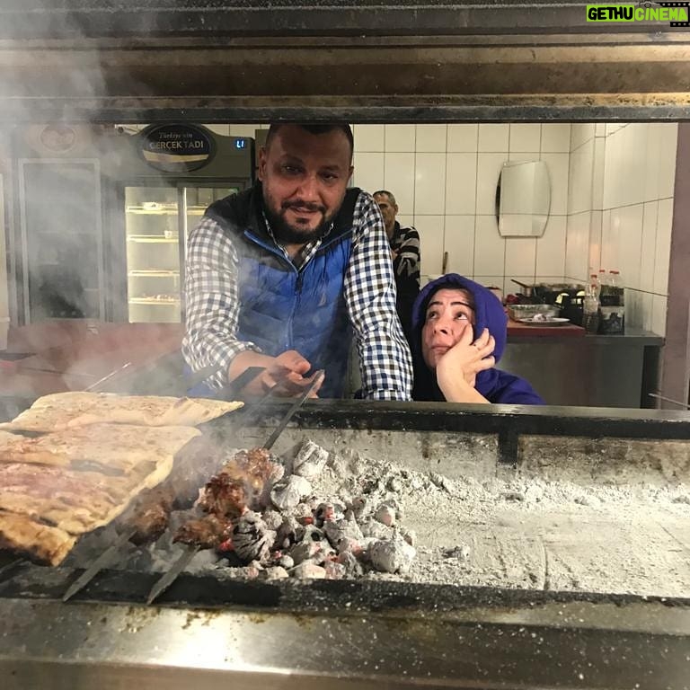 Zeynep Kankonde Instagram - Kedinin cigere baktigi gibi 🍗