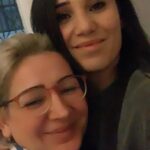 Zeynep Kankonde Instagram – Hayatta hiç bir şey tesadüf değil filan diyorlar ya, ben anlamam öyle laflardan. Eğer tesadüf isen ne güzel bir tesadüfsün. Haa eğer tesadüf değil de bizim bilmediğimiz ulvi durumların eseriyse karşılaşmamız, hayatıma denk gelmiş en güzel eserlerdensin. Herkese karşı kurduğun o hassas gönül terazisinin hayranıyız. Anneliğinin, evlatlığının, komşuluğunun hastasıyız küçük hanım…