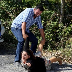 Zeynep Kankonde Instagram - Çeksene elini kırıcan mı belimi...
@kuzeyyildiziilkasktv 
@showtv 
@surecfilm