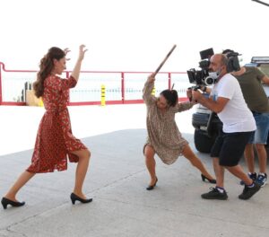 Zeynep Kankonde Instagram - Fizik kuralları sıkıntıda...
@kuzeyyildiziilkasktv 
@showtv 
@surecfilm