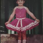 Zeynep Kankonde Instagram – 35 yıl önce….
Bu elbiseden ve bu saç modelinden istiyorum…
Ayakkabılar gıcır, kolumda deri saat! Vay be!!!!