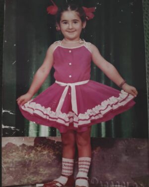 Zeynep Kankonde Instagram - 35 yıl önce....
Bu elbiseden ve bu saç modelinden istiyorum...
Ayakkabılar gıcır, kolumda deri saat! Vay be!!!!