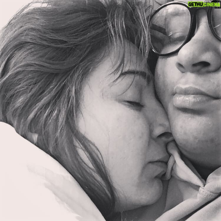 Zeynep Kankonde Instagram - Üzülüyorum sana; sen senin koynunda hiç uyuyamıyacağın için...