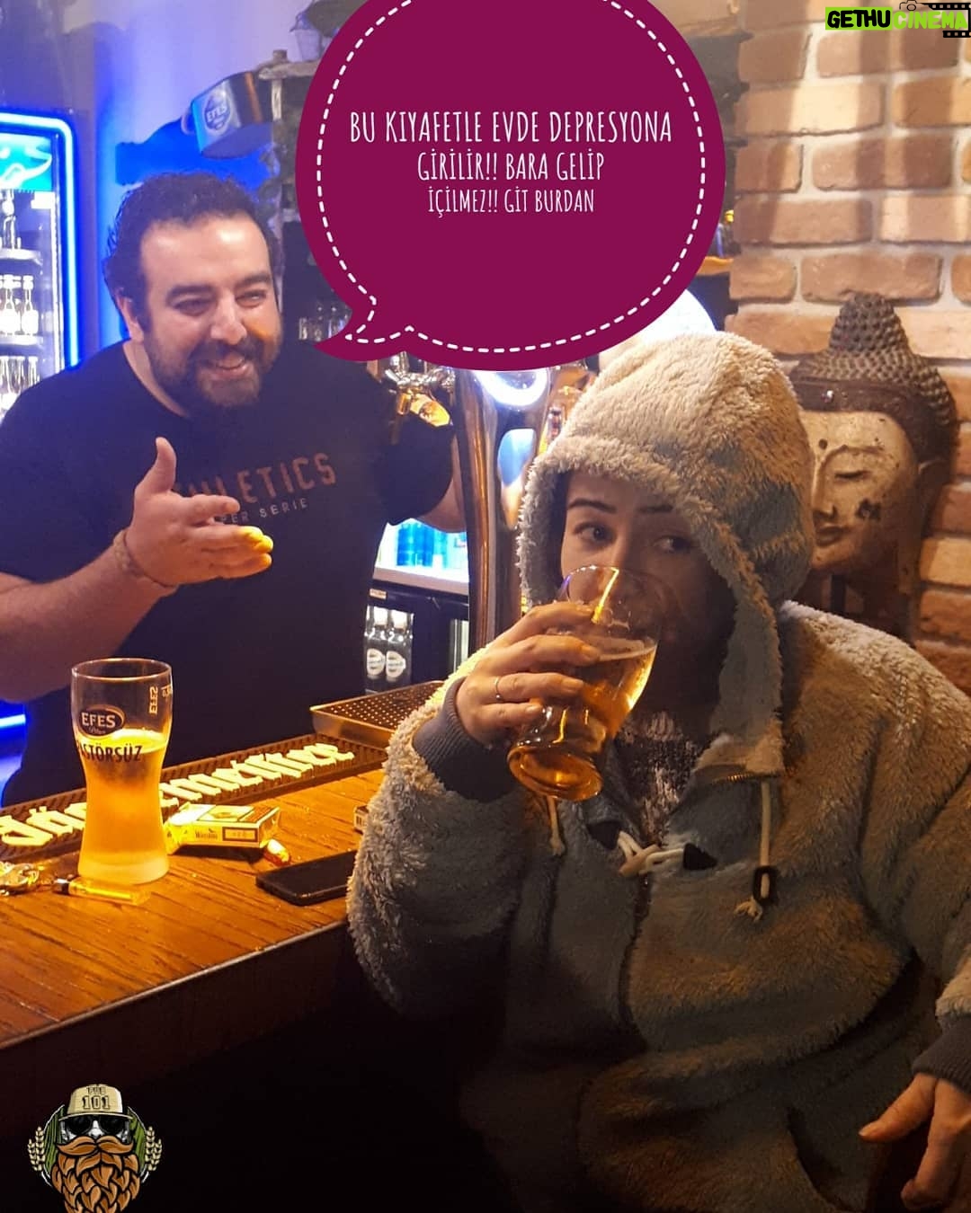Zeynep Kankonde Instagram - Mekandan kovuldum ama gitmedim... GİTMEYECEĞİM!!!!! @pub101adana