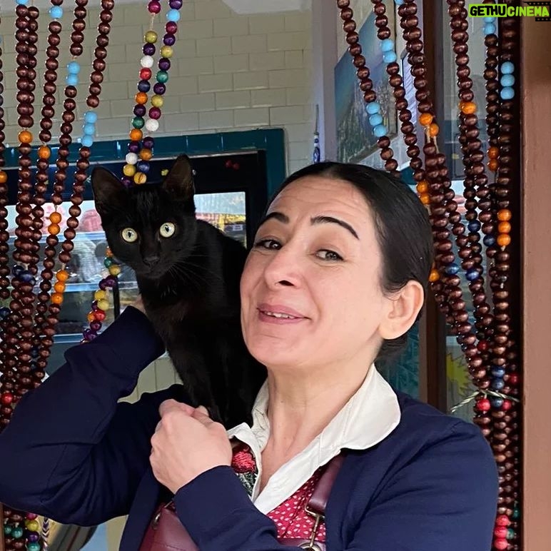 Zeynep Kankonde Instagram - Kara kızları çok severim🍀 By: @eraykaman