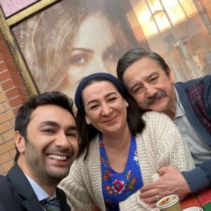 Zeynep Kankonde Instagram - Sanki hiç derdimiz yokmuş gibi çek Eko!!!

@askmantikintikam
@foxturkiye 
@nodokuzyapim