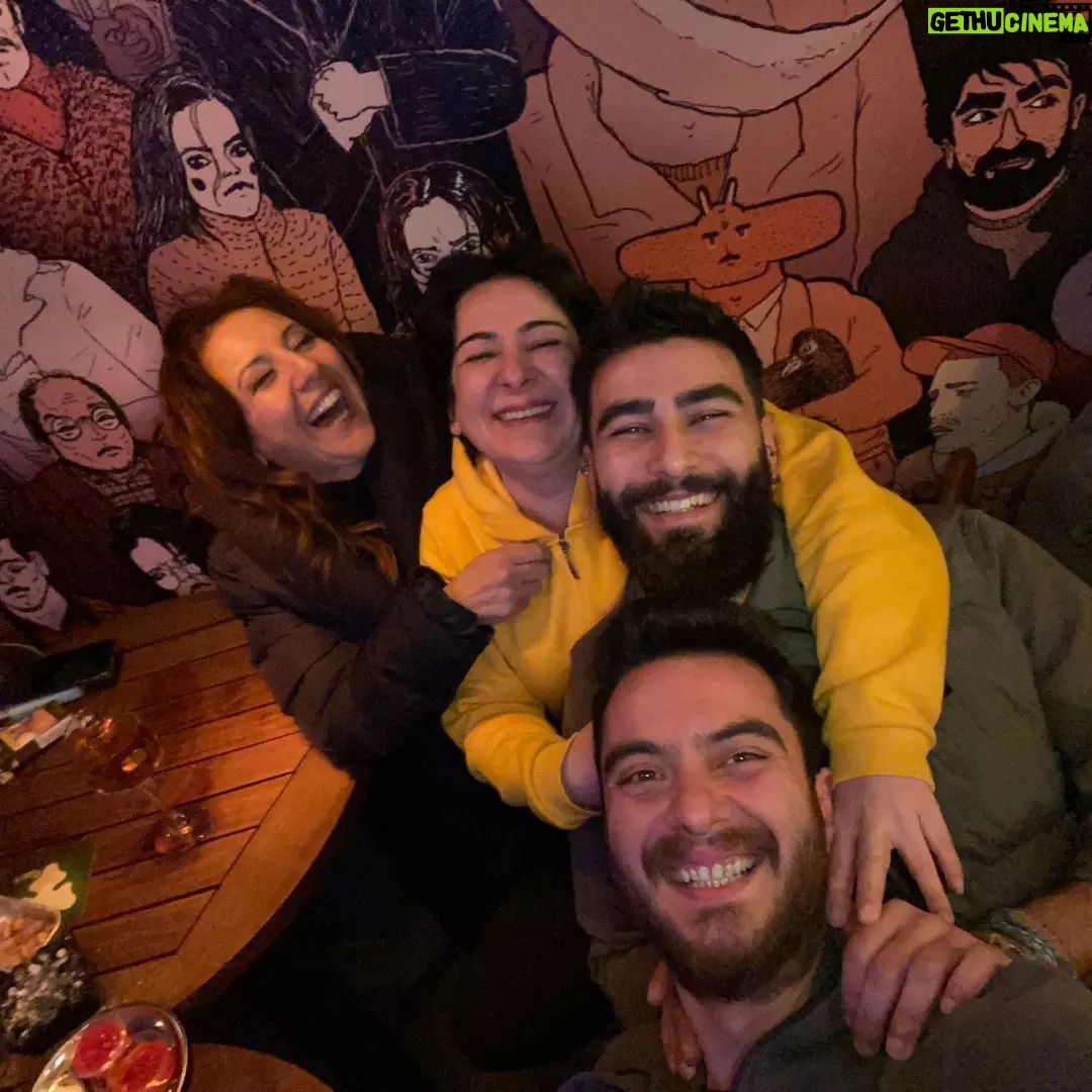 Zeynep Kankonde Instagram - İstikrarlı kişiliğimizi sorgulamayın lütfen...