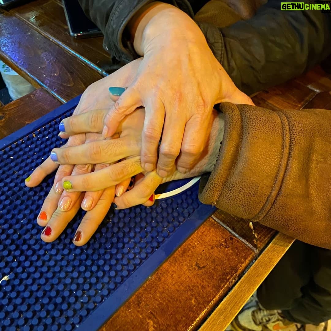Zeynep Kankonde Instagram - Hayatımdaki her kadının lunaparkıyım...eğer eğleniyorsa ben tamamım... Sözler kuzenden @cn.aslnn KOAL Bistro