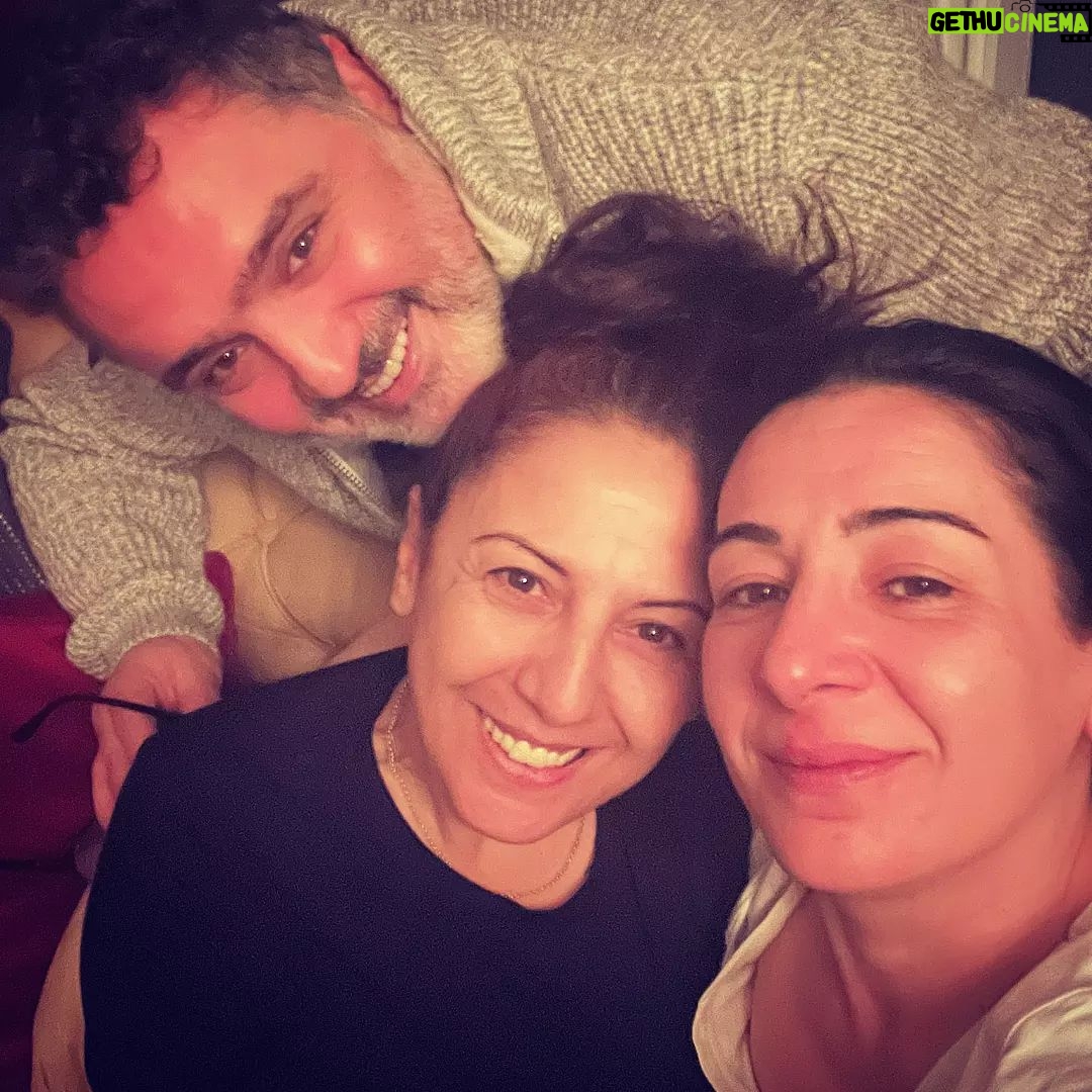 Zeynep Kankonde Instagram - Bir bilene sorulması gereken şeyler vardı...🎈