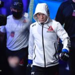 Zhalgas Zhumagulov Instagram - Ассалямуалейкум! Барлығы біліп отырғандай, менің #UFC257 жекпе-жегіндегі екінші жекпе-жегім нәтижесіз болды. Мені осы күнге дейін қолдайтын және маған сенетіндердің барлығына, қолдау білдіріп, жазғандарға сіздің үміттеріңізді ақтамағаныма қарамастан, алғыс айтамын. Мені сынаушыларға да рахмет айтамын, бұл сіздің ойыңыз бен эмоцияңызды білдіруге сіздің құқығыңыз. Мүмкін мен өзіме тым көп тапсырған шығармын, және мұндай ұйымда менің елімнің атынан сөйлеу, өте үлкен жауапкершілік. Мен өз елімнің туын биікке көтере алмағаныма өкінемін. Мен қолымнан келгеннің бәрін жасауға тырыстым, бар күшімді бердім, халқымның алдында шын ниетіммен жасадым, бірақ бәрі мен қалағандай болмады. Демек, бұл АЛЛА Тағаланың тағдыры болғаны. Енді демалып, күш-қуатымды жинап әрі қарай жаттығу жоспарын жақсарту үшін алда біраз жұмыс күтіп тұр. Мен өзіме артылған үмітті ақтағым келді, бірақ әрқашан мен қалағандай бола бермейді, бірақ мен осы сынақтар арқылы өтіп, иншаАллах мықты болып ораламын! Мен берілмеймін, көңілімді қалдырып мойымаймын! ИншаАллах мықтылығымды дәлелдеймін! ****************** Ассалямуалейкум! Как всем уже известно мой второй поединок на турнире #UFC257 прошёл не в мою пользу. Хотел бы поблагодарить каждого, кто по сей день меня поддерживает и верит в меня! Много, кто пишет с поддержкой, огромный рахмет вам за это, несмотря на то, что я не оправдал ваши надежды. Хейтерам я тоже скажу рахмет - это ваше право излагать свои мысли и эмоции. Наверное, я слишком много возложил на себя, и это огромная ответственность выступать в такой организации от лица своей страны. Мне очень жаль, что я подвёл свою страну. Всё зависящее от меня я попытался сделать, отдал все силы, искренне хотел обрадовать свой народ, но не всё так, как хотелось бы. Значит в этом было благо от Всевышнего и он так предопределил. Сейчас мне надо отдохнуть, так как мой организм сильно измотан и собраться с силами, чтобы решить, как действовать дальше. Очень хотел оправдать надежды, возложенные на меня. Бывают испытания, не всегда так, как хотелось бы, но и через эти испытания я пройду #inshAllah, и вернусь сильнее! Я не сдамся и не паду духом, перезапущу себя и докажу #inshallah