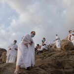 Zhalgas Zhumagulov Instagram - 🕋 Передается от ‘Аишы, да будет доволен ею Аллах, что посланник Аллаха ﷺ сказал: «Нет такого дня, в который Аллах освобождал бы от Огня больше Своих рабов, чем в день ‘Арафа. Поистине, Он приближается к ним, а затем хвалится ими пред ангелами, говоря: “Чего они желают?» (Муслим 1348). @hickmet_travel @hickmet_travel @hickmet_travel