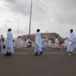 Zhalgas Zhumagulov Instagram - 🕋 Передается от ‘Аишы, да будет доволен ею Аллах, что посланник Аллаха ﷺ сказал: «Нет такого дня, в который Аллах освобождал бы от Огня больше Своих рабов, чем в день ‘Арафа. Поистине, Он приближается к ним, а затем хвалится ими пред ангелами, говоря: “Чего они желают?» (Муслим 1348). @hickmet_travel @hickmet_travel @hickmet_travel