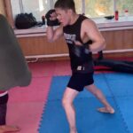 Zhalgas Zhumagulov Instagram - Один из дней моих плодотворных тренировок ⤵️ * 5 раундов по 6 минут * каждую станцию по 30 секунд * 1 минута отдых @arlan.mma.pro @bukaboxing_kz @bukaboxing