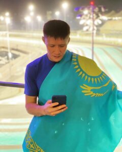 Zhalgas Zhumagulov Instagram - Қазақ Елі менің UFC-дегі дебютімді асыға күтуде. Мені бар жан-тәнімен қолдағаны үшін алғысымды білдіремін!!!✊🇰🇿 Мен жекпе-жектің алдында дұрыс бейімделу үшір әртүрлі әңгімелерге мән бермеуге және қарым-қатынастарды шектеуге тырысамын. Бірақ отбасыммен, ең жақын адамдармен, тіпті қалалар мен елдер бізді бөлсе де, үнемі байланыстамын! Біздің қазақ операторы @altel_kz байланысына #РАХМЕТ Весь Казахстан в предвкушении предстоящего моего поединка на #UFC251 Я очень благодарен всем за то, что всей своей душой болеете за меня ✊🇰🇿 Перед своими поединками я стараюсь отстраниться и ограничить себя в общении, чтобы правильно настроиться к бою 🦾 Но с самыми близкими я всегда на связи, даже если нас разделяют города и страны! #РАХМЕТ за отличную связь нашему казахстанскому оператору @altel_kz UFC Fight Night Abu Dhabi