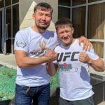 Zhalgas Zhumagulov Instagram - Қай заманда да әр адамның санасындағы аса мазмұнды және құрметті мәртебеге ие ұстаным – ол отансүйгіштік (патриоттық). Еліміздің патриоттарының бірі @ibragim_eskendir және отансүйер бауырларымызбен кездесіп ерекше отырыс болды. Шапан кигізіп , қонақжайлық көрсетіп, батырларымыз туралы әңгімесін айтып мотивациялап, ерекше мағыналы сыйлықтар беріп, осындай құрмет көрсеткеніңіз үшін Алла разы болсын! Сіздің биік шыңдарға жете беруіңізге тілектеспін! Nursultan, Qazaqstan