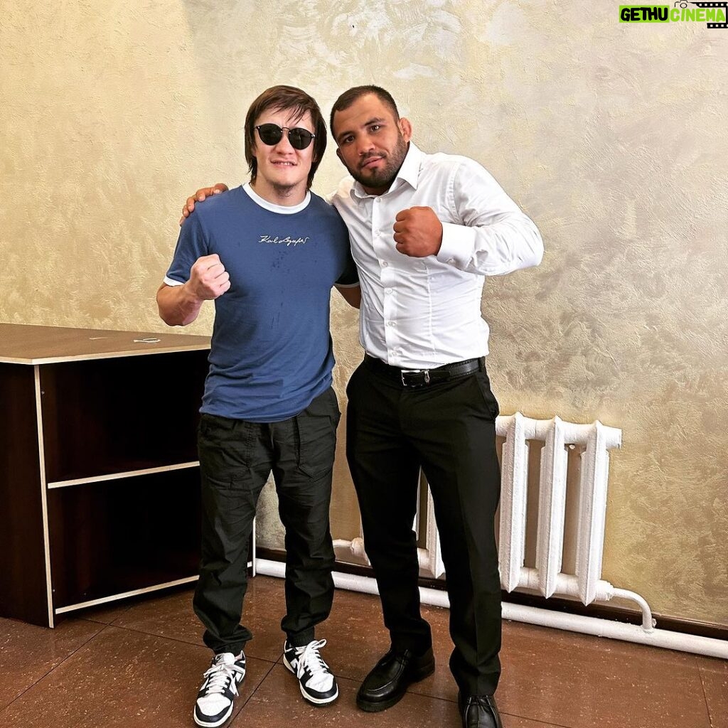 Zhalgas Zhumagulov Instagram - Добро пожаловать в Казахстан 🇰🇿 Два бывших чемпиона @fightnights 🦾 @nariman__abbasov ждёт боя так же, как и я) Что там @nurbekkarabala?!