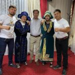 Zhalgas Zhumagulov Instagram - Қай заманда да әр адамның санасындағы аса мазмұнды және құрметті мәртебеге ие ұстаным – ол отансүйгіштік (патриоттық). Еліміздің патриоттарының бірі @ibragim_eskendir және отансүйер бауырларымызбен кездесіп ерекше отырыс болды. Шапан кигізіп , қонақжайлық көрсетіп, батырларымыз туралы әңгімесін айтып мотивациялап, ерекше мағыналы сыйлықтар беріп, осындай құрмет көрсеткеніңіз үшін Алла разы болсын! Сіздің биік шыңдарға жете беруіңізге тілектеспін! Nursultan, Qazaqstan