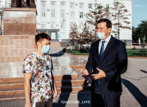 Zhalgas Zhumagulov Instagram - Бүгін қала әкімі Асхат Шахаров мені алда болатын жекпе-жек алдындағы кездесуге шақырды. Жақсы тілектеріңізге рахмет! 
 
Өткен айлар ішінде, мен қазақ халқын абыроймен көрсету үшін мықты жігерлілікпен жаттықтым. 

Бұл жекпе-жек маған, біздің командамыз және бүкіл ел үшін өте маңызды!

Сегодня аким города Асхат Шахаров пригласил меня на встречу перед предстоящим боем. 
Благодарю за напутственные слова! 
Эти месяцы я упорно тренировался для того, чтобы достойно представить нашу страну. 
Этот бой очень важен для меня и всей нашей команды и страны!