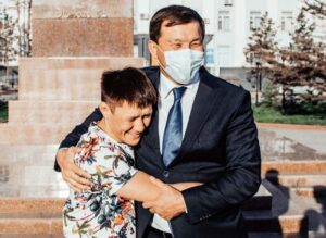 Zhalgas Zhumagulov Instagram - Бүгін қала әкімі Асхат Шахаров мені алда болатын жекпе-жек алдындағы кездесуге шақырды. Жақсы тілектеріңізге рахмет! 
 
Өткен айлар ішінде, мен қазақ халқын абыроймен көрсету үшін мықты жігерлілікпен жаттықтым. 

Бұл жекпе-жек маған, біздің командамыз және бүкіл ел үшін өте маңызды!

Сегодня аким города Асхат Шахаров пригласил меня на встречу перед предстоящим боем. 
Благодарю за напутственные слова! 
Эти месяцы я упорно тренировался для того, чтобы достойно представить нашу страну. 
Этот бой очень важен для меня и всей нашей команды и страны!