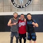 Zhalgas Zhumagulov Instagram - @parrumpaatt-ның жетекшілігіндегі @americantopteam-дағы бірінші жекпе-жек жаттығуларымызды бастадық. Первая тренировка в @americantopteam под руководством @parrumpaatt First workout at @americantopteam Led by coach @parrumpaatt American Top Team