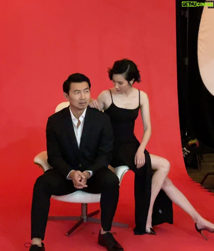 Meng'er Zhang - 92.9K Likes - We are such posers🖤
More bts ~
@mellylee_ @character.media
📹 @yung_and_the_dangerous
Hair and Makeup @ericka_verrett