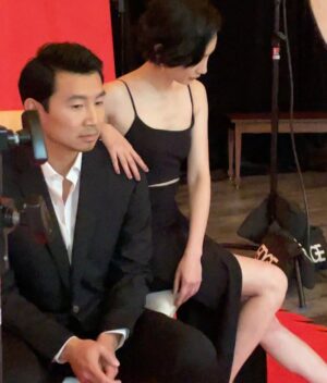 Meng'er Zhang Instagram - We are such posers🖤
More bts ～

@mellylee_  @character.media 
📹 @yung_and_the_dangerous 
Hair and Makeup @ericka_verrett