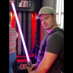 Zhang Meng'er Instagram - We Jedis/Sith! #disneyland #starwars