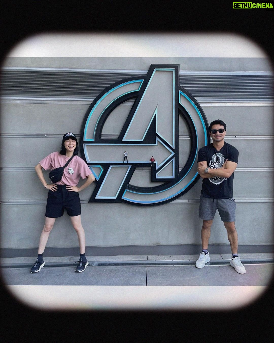 Zhang Meng'er Instagram - We kids! #disneyland #marvel