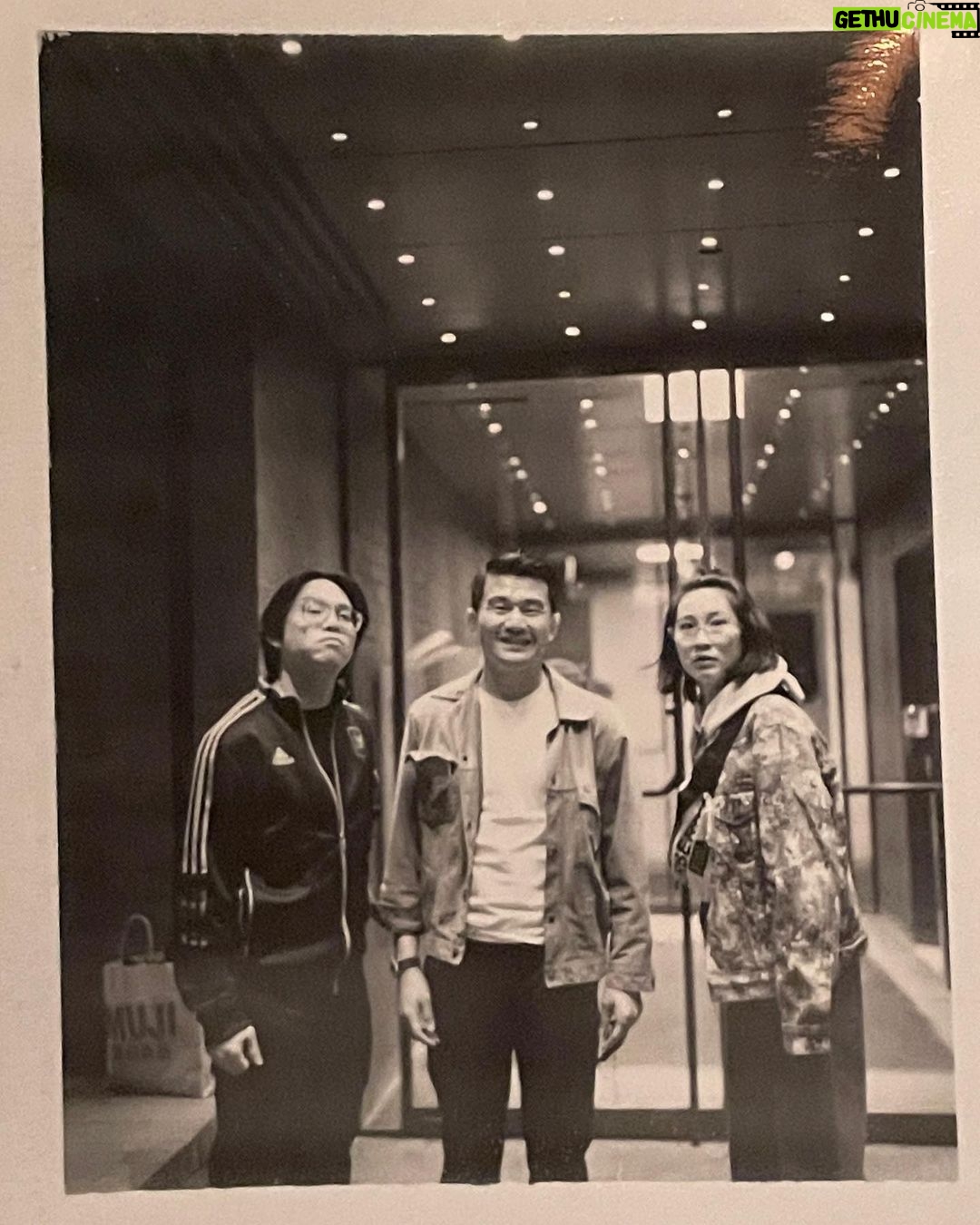 Zhang Meng'er Instagram - What an awesome night last night! First time experiencing the charm of a live comedy show. @ronnychieng you’re an amazing friend and artist! I walked out the theater with my hands swollen from clapping, and my voice lost from nonstop laughing. And @juliekimcomedy was such a solid opener! 📸 @ericachan37