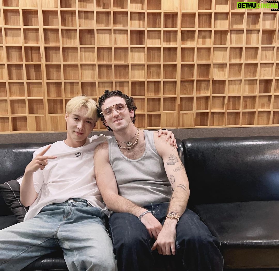 Zhang Yixing Instagram - So incredible working with you. @lauvsongs