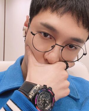 Zhang Yixing Instagram - Take off @hublot
