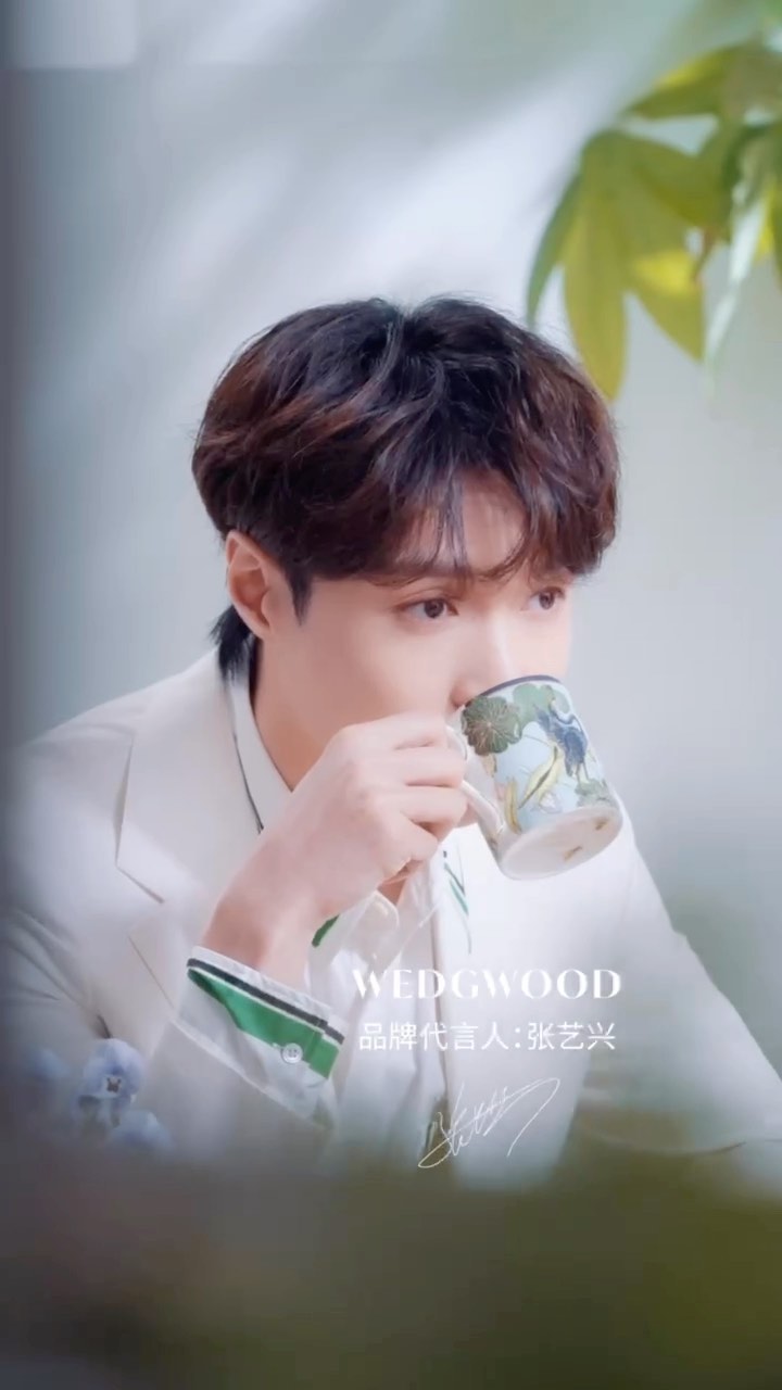 Zhang Yixing Instagram - Enjoy my tea time at a Waterlily Tea Party. @wedgwood #Wedgwood