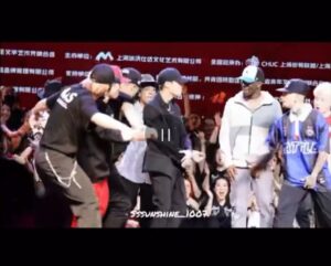Zhang Yixing Instagram - #krump 
🔥🔥🔥
#M ALL STARS
See you next year！