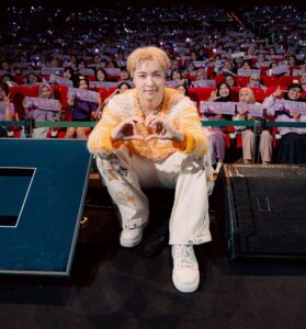 Zhang Yixing Instagram - So much love for you Indonesia 🤍🇮🇩 Terima kasih Jakarta, Indonesia