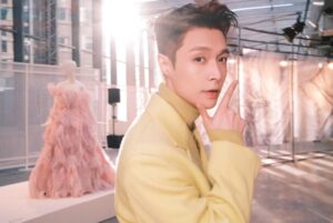 Zhang Yixing Instagram - Good to see you again! 
@maisonvalentino #ValentinoResignify #Beijing @pppiccioli