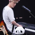 Zhang Yixing Instagram - It’s my honor to perform with a panda, China‘s national treasure. 🐼