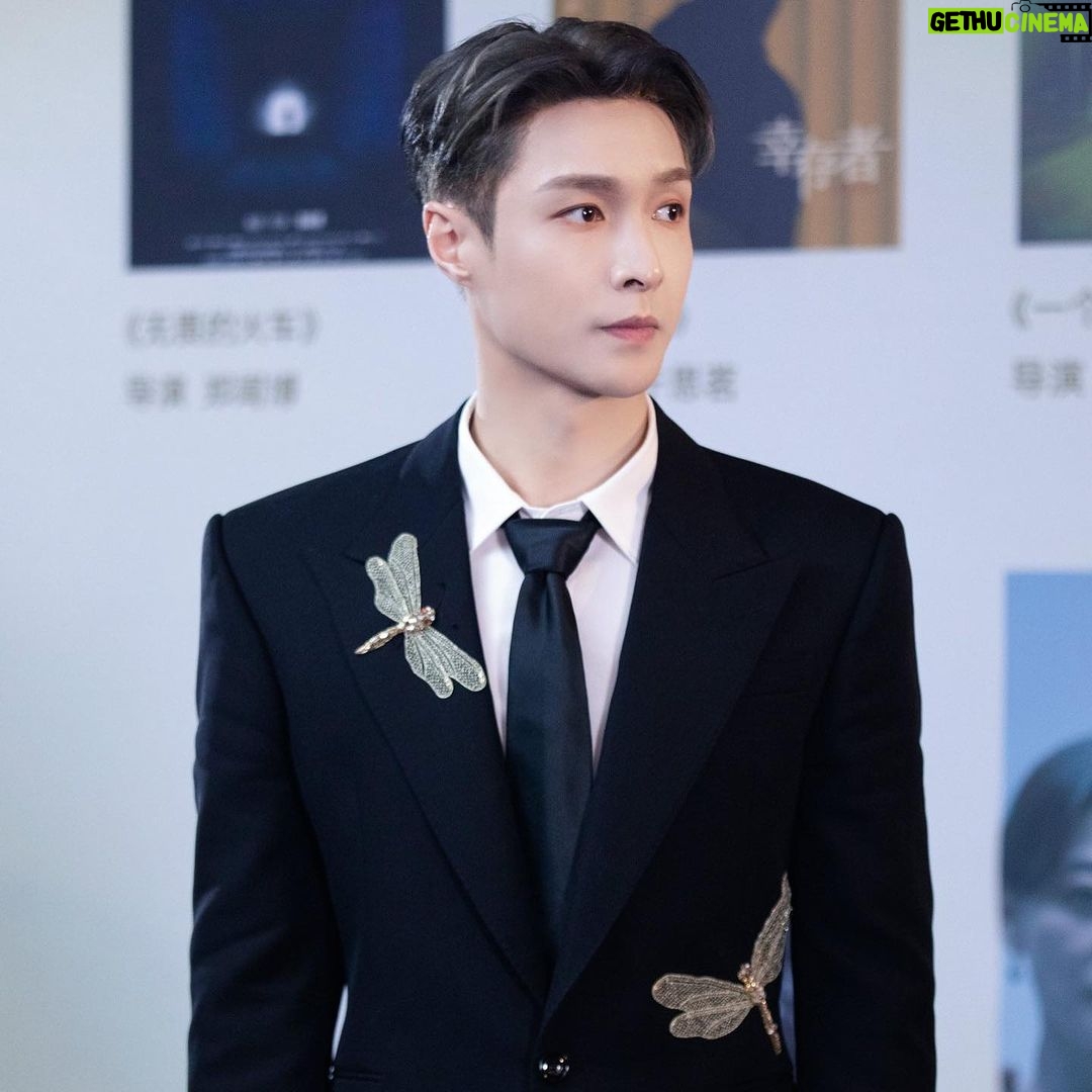 Zhang Yixing Instagram - It was an honor to attend The China Golden Rooster & Hundred Flowers Film Festival and receive the title as “Golden Rooster Chinese Film Youth Promoter.” The festival recognizes the top Chinese filmmakers and promotes global film exchange. In the future, I hope there will be greater opportunities for the youth to be involved in large scale film projects and conquer global markets 🏆🎥