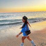 Zhao Xia Instagram - Dancing on the beach.💃🏻🌅