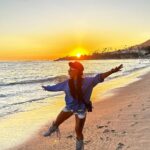 Zhao Xia Instagram - Dancing on the beach.💃🏻🌅
