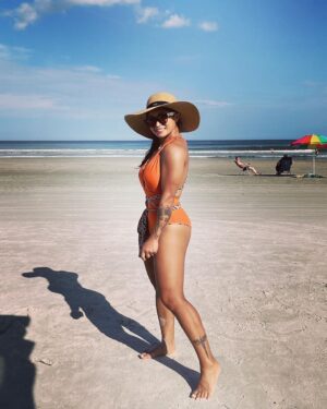 Zhao Xia Instagram - Happy Friday.🌤️🏖️ #familytime #beachday #summer #funtimes