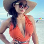 Zhao Xia Instagram - Happy Friday.🌤️🏖️ #familytime #beachday #summer #funtimes