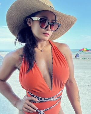 Zhao Xia Instagram - Happy Friday.🌤️🏖️ #familytime #beachday #summer #funtimes